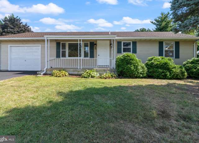 Property at 656 Poplar St, Hanover, PA 17331, 3 beds, 1 bath