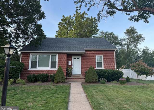 Property at 925 Perkiomen Ave, Lansdale, PA 19446, 4 beds, 2 baths