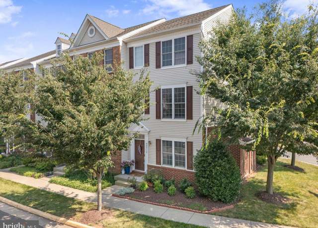 Property at 42915 Mccomas Ter, Chantilly, VA 20152, 4 beds, 2.5 baths