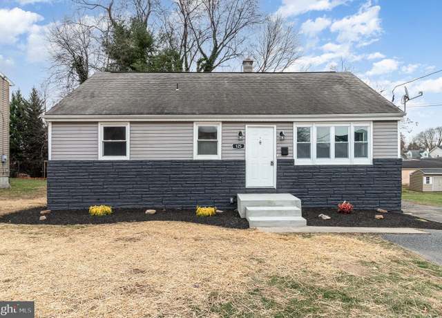 Property at 125 Evergreen St, Hummelstown, PA 17036, 5 beds, 1.5 baths