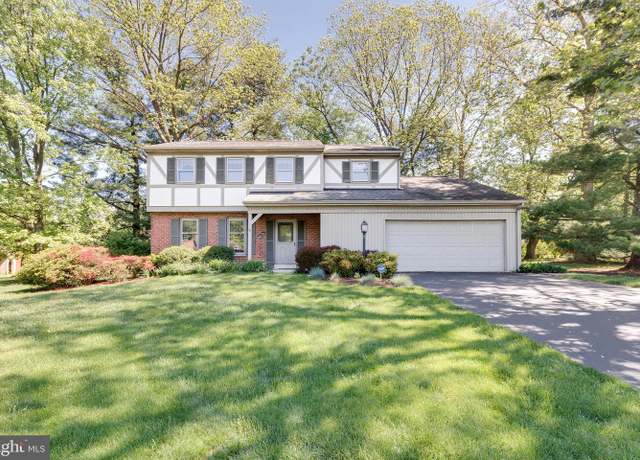 Property at 730 Sunview Cir, Landisville, PA 17538, 4 beds, 2.5 baths