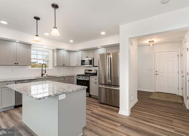 Property at 375 Barclay Dr, Red Lion, PA 17356, 3 beds, 2.5 baths