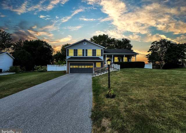 Property at 43 Little Knoll Dr, Hanover, PA 17331, 3 beds, 2.5 baths