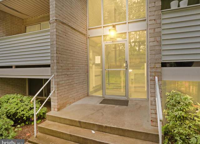 Property at 5618 Bloomfield Dr #202, Alexandria, VA 22312, 3 beds, 1.5 baths