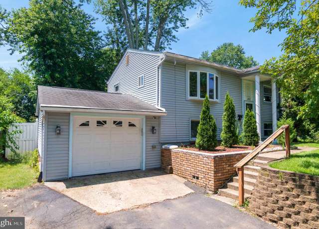 Property at 1301 Columbia Rd, Woodbridge, VA 22191, 3 beds, 2 baths