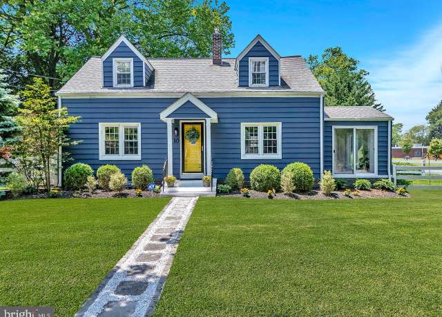 Property at 10 Shaw Dr, Kingston, NJ 08528, 3 beds, 2 baths