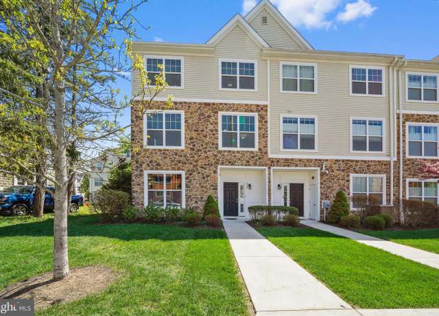 Property at 318 E Barnard St, West Chester, PA 19382, 3 beds, 2.5 baths