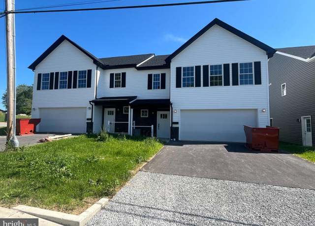 Property at 305 Grandview Ave, Waynesboro, PA 17268, 3 beds, 2.5 baths