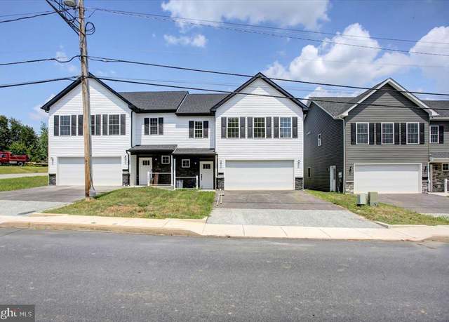 Property at 305 Grandview Ave, Waynesboro, PA 17268, 3 beds, 2.5 baths