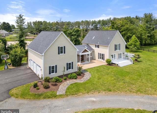 Property at 21073 St Louis Rd, Middleburg, VA 20117, 4 beds, 3 baths