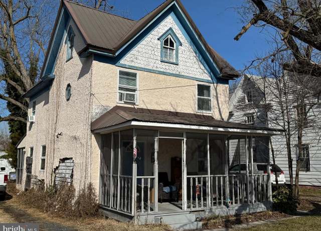 Property at 24 W Main St, Crisfield, MD 21817, 2 beds, 1.5 baths