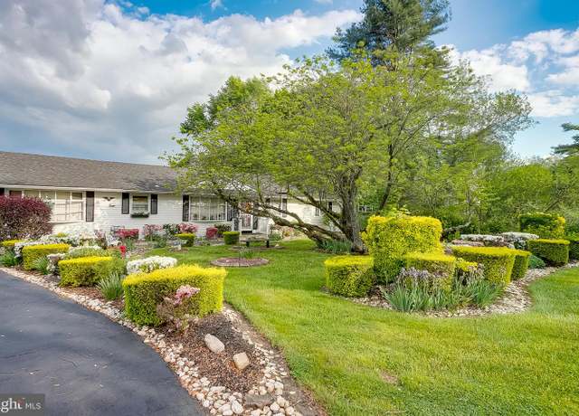Property at 2066 Old York Rd, Burlington, NJ 08016, 3 beds, 2 baths