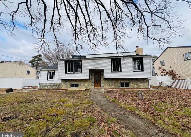 Property at 304 W Collings Dr, Williamstown, NJ 08094, 5 beds, 3 baths