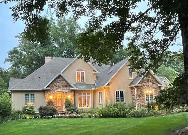 Property at 9 Beechwood Ln, Hershey, PA 17033, 4 beds, 3 baths