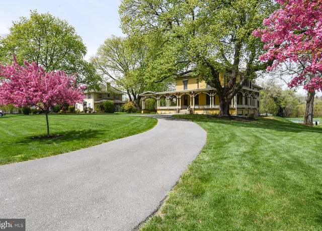 Property at 827 Philadelphia Ave, Chambersburg, PA 17201, 6 beds, 5.5 baths