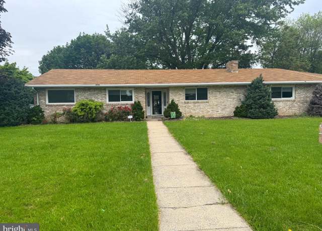 Property at 6 Moyle Dr, Fayetteville, PA 17222, 3 beds, 2 baths