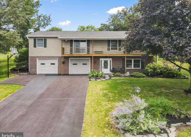 Property at 37 Warwick Dr, Chambersburg, PA 17201, 4 beds, 3.5 baths