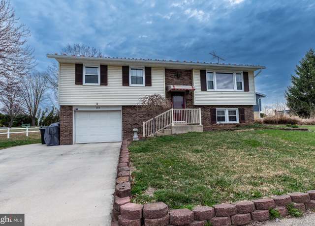 Property at 283 Boomerang Dr, Ephrata, PA 17522, 3 beds, 1.5 baths
