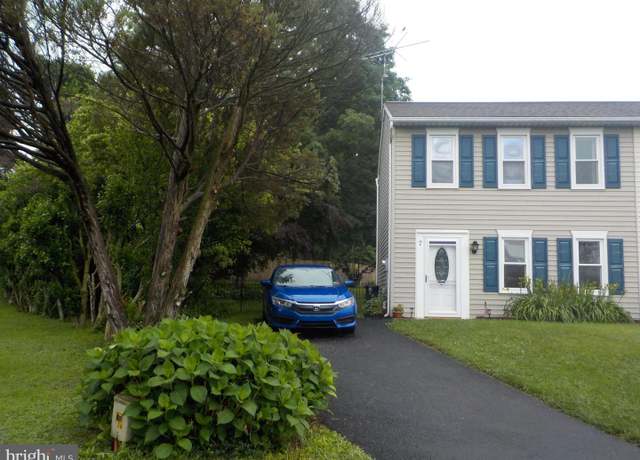 Property at 7 Pickford Dr, Lancaster, PA 17603, 2 beds, 1.5 baths