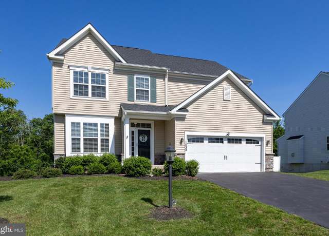 Property at 1033 Cedarbrook Ln, Pennsburg, PA 18073, 4 beds, 2.5 baths