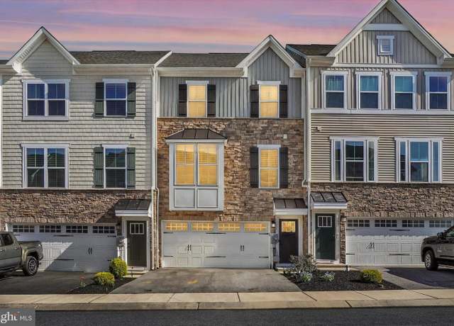Property at 1135 Rosecroft Ln #64, York, PA 17403, 3 beds, 2.5 baths