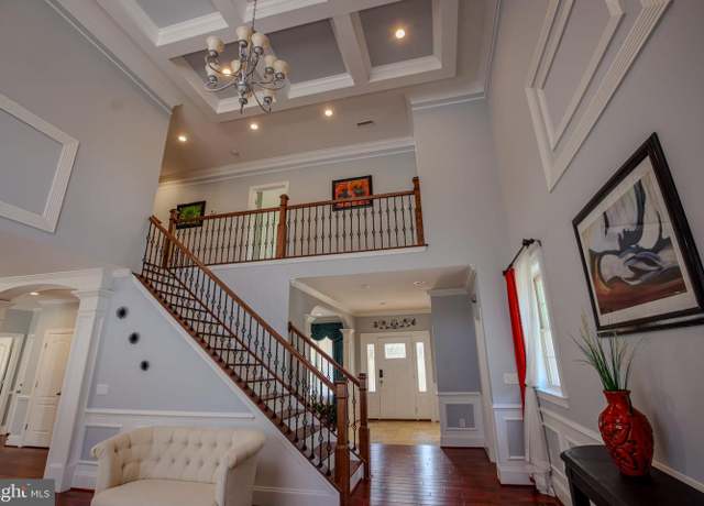 Property at 19078 Windsor Rd, Triangle, VA 22172, 6 beds, 4.5 baths