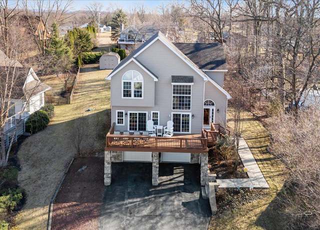 Property at 8 Pleasanton Dr, East Berlin, PA 17316, 3 beds, 2.5 baths