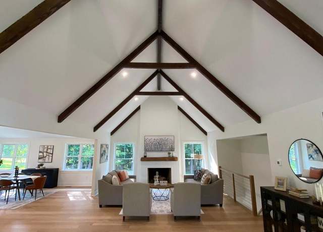 Property at 615 Cricklewood Rd, West Chester, PA 19382, 5 beds, 3.5 baths