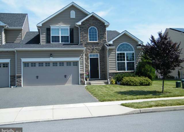 Property at 967 Swallow Tail Ln, Breinigsville, PA 18031, 3 beds, 2.5 baths