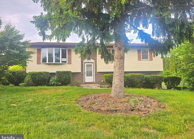 Property at 811 Poplar Ln, Lebanon, PA 17046, 4 beds, 1.5 baths