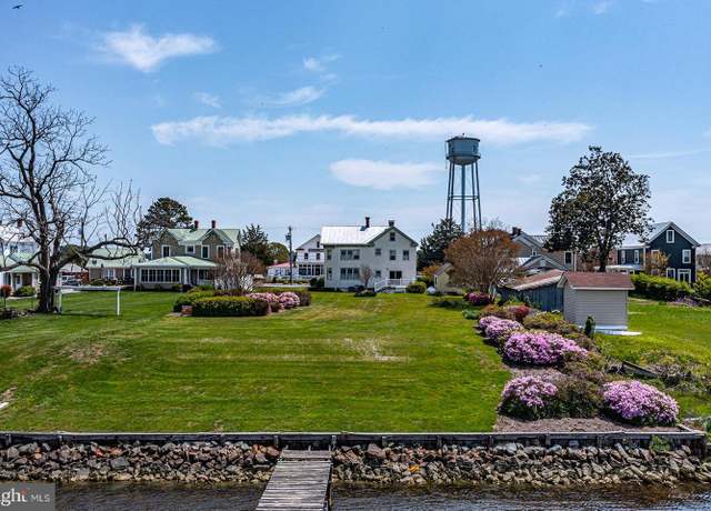 Property at 742 Main St, Reedville, VA 22539, 3 beds, 2 baths