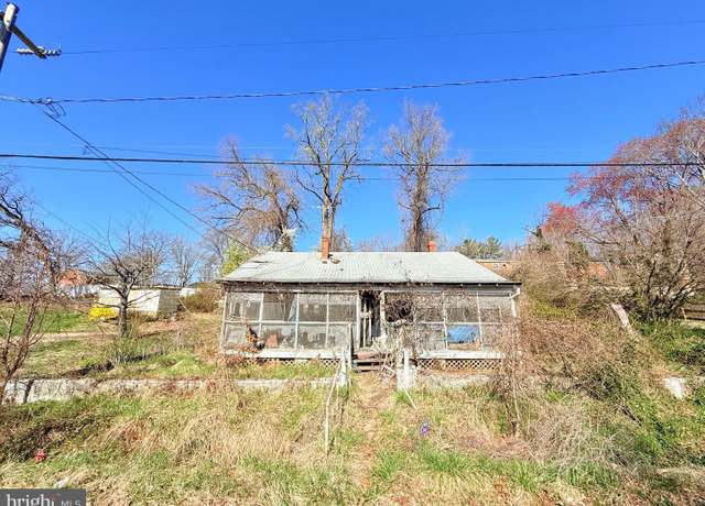 Property at 18512 Corby St, Triangle, VA 22172