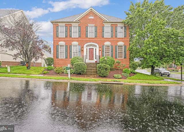 Property at 14109 Snickersville Dr, Gainesville, VA 20155, 4 beds, 3.5 baths