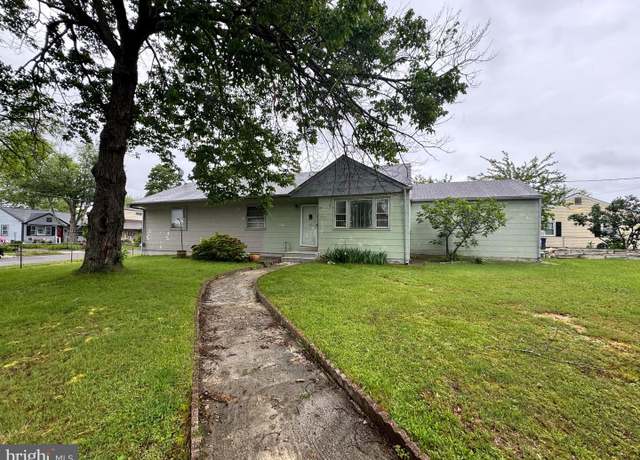 Property at 35 Farnsworth Ave, Maple Shade, NJ 08052, 3 beds, 1.5 baths
