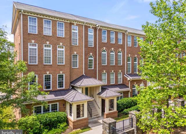 Property at 4463-B Beacon Grove Cir Unit 702B, Fairfax, VA 22033, 3 beds, 2.5 baths
