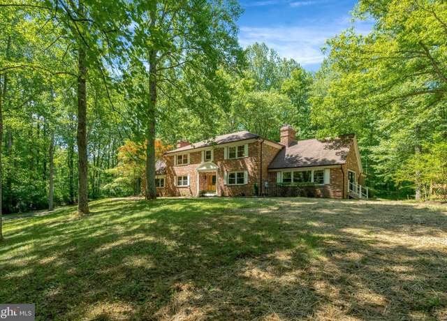 Property at 7807 Willowbrook Rd, Fairfax Station, VA 22039, 4 beds, 5 baths