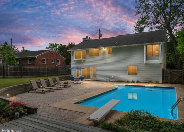 Property at 114 Carroll Dr, Annapolis, MD 21403, 3 beds, 2.5 baths