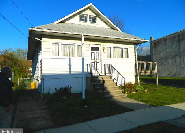 Property at 324 Elm Ave, Oaklyn, NJ 08107, 3 beds, 1 bath