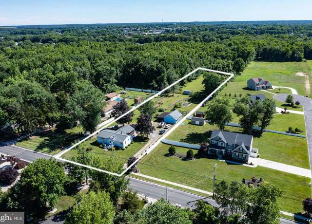 Property at 98 Kelly Driver Rd, Clementon, NJ 08021, 4 beds, 2 baths