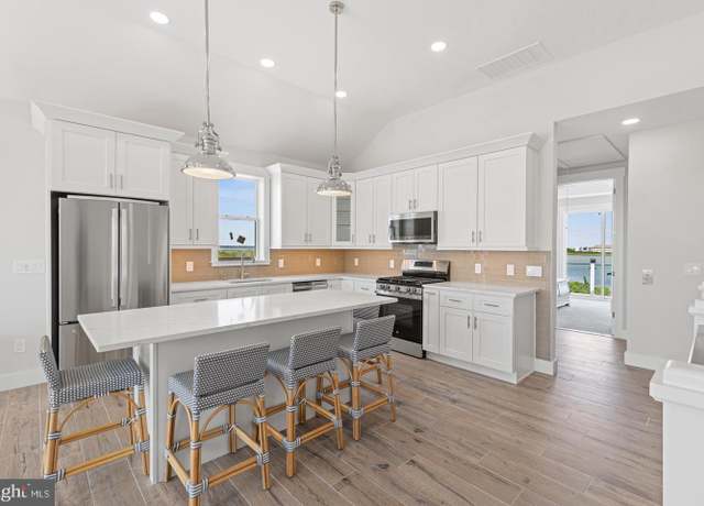 Property at 625 W Montgomery Ave, Wildwood, NJ 08260, 4 beds, 3.5 baths