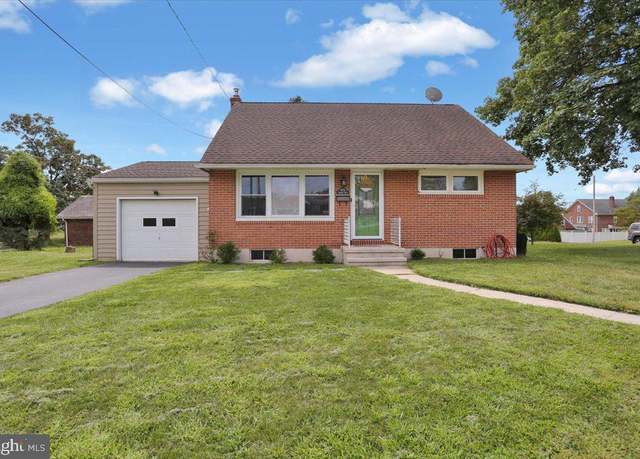 Property at 1426 Kenhorst Blvd, Reading, PA 19607, 4 beds, 1 bath