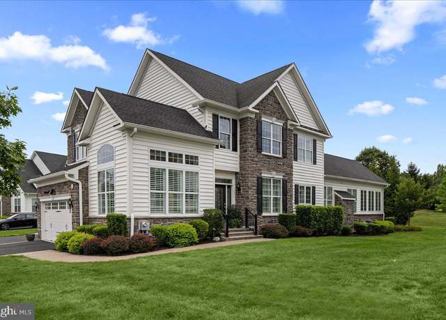 Property at 25 Hillyer Ln, Newtown, PA 18940, 3 beds, 3.5 baths