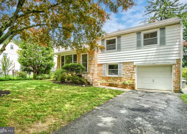 Property at 527 N New St, West Chester, PA 19380, 3 beds, 1.5 baths