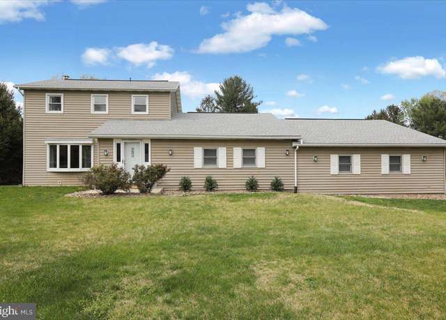 Property at 4474 Woodcrest Dr, Elizabethtown, PA 17022, 4 beds, 2.5 baths