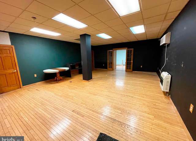 Property at 303 S Centre St, Pottsville, PA 17901, 5 beds, 2 baths