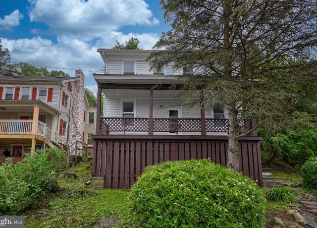 Property at 2 E Pennsylvania Ave, Yoe, PA 17313, 5 beds, 1.5 baths