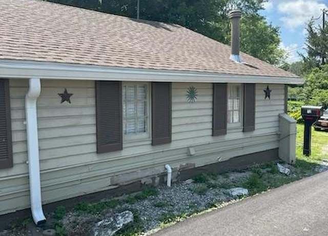 Property at 72 Oak St, Seven Valleys, PA 17360, 3 beds, 1 bath