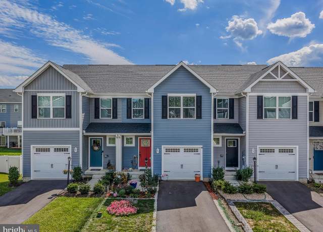 Property at 49 Otero Ln, Hedgesville, WV 25427, 3 beds, 2.5 baths