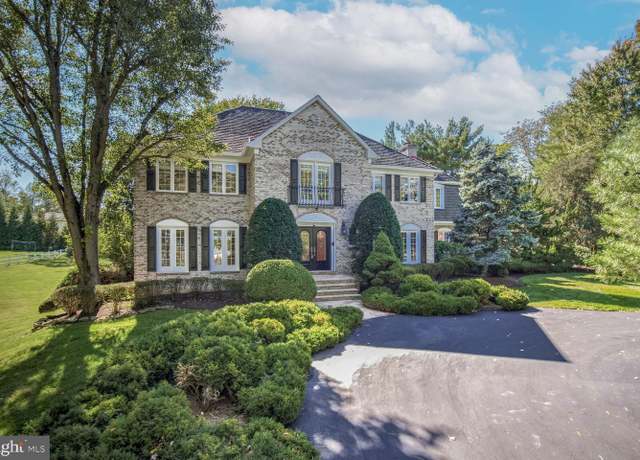 Property at 11108 Potomac View Dr, Potomac, MD 20854, 5 beds, 4.5 baths