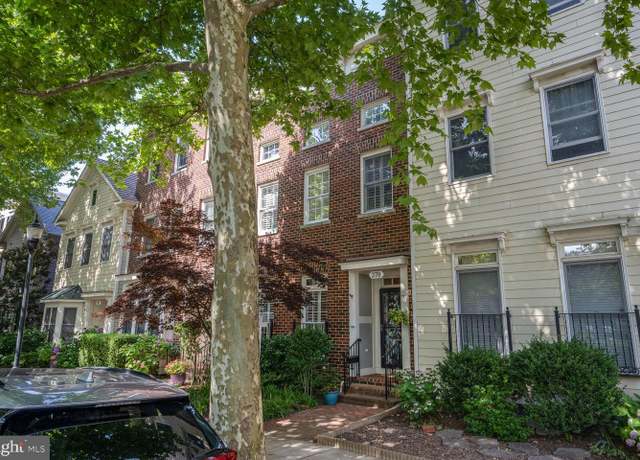 Property at 370 Hart Rd, Gaithersburg, MD 20878, 2 beds, 2.5 baths